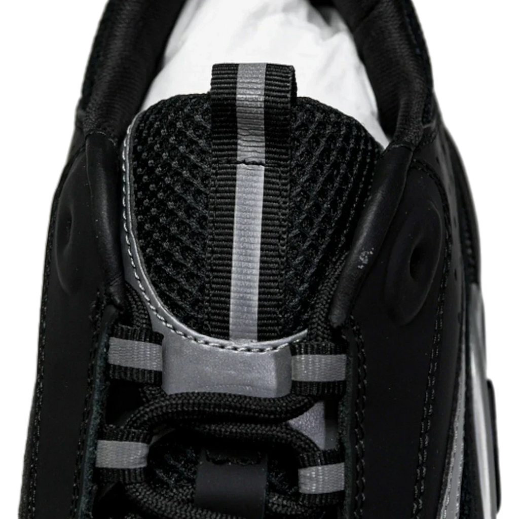 B22 'Black Silver'