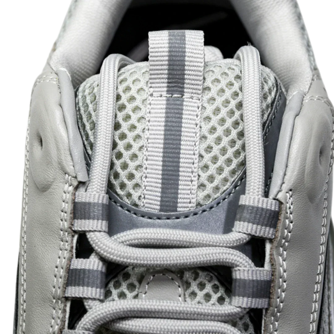 B22 'Triple Grey'
