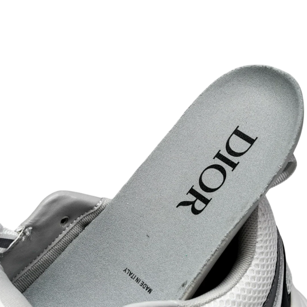 B22 'White Black'
