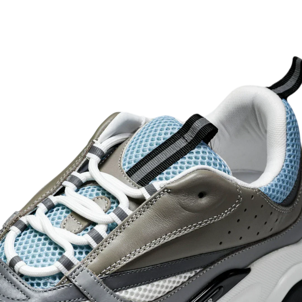 B22 'White Blue'