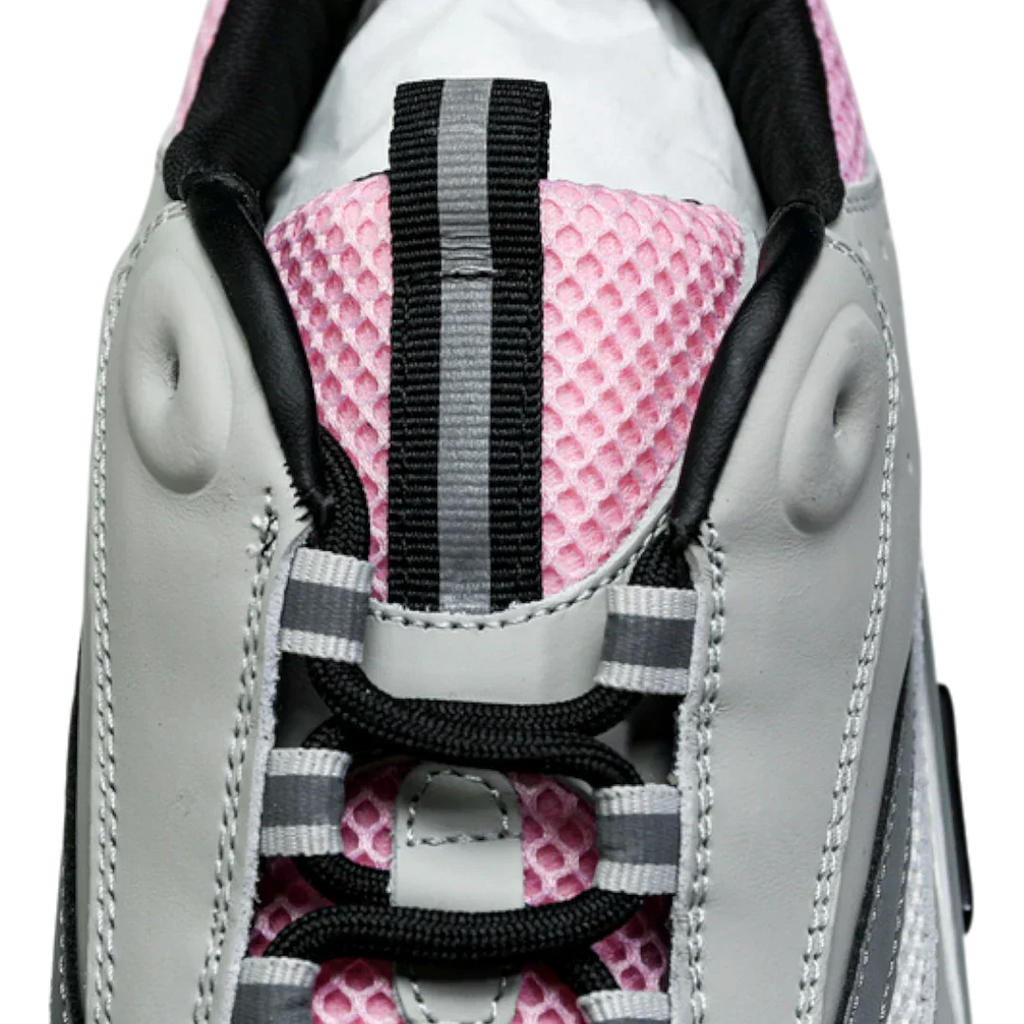 B22 'Pale Pink Grey'
