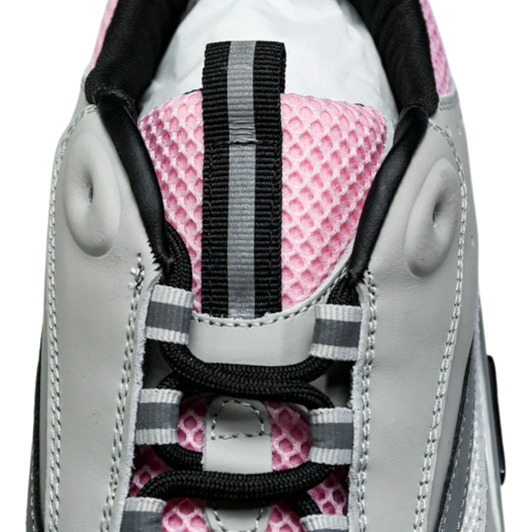 B22 'Pale Pink Grey'