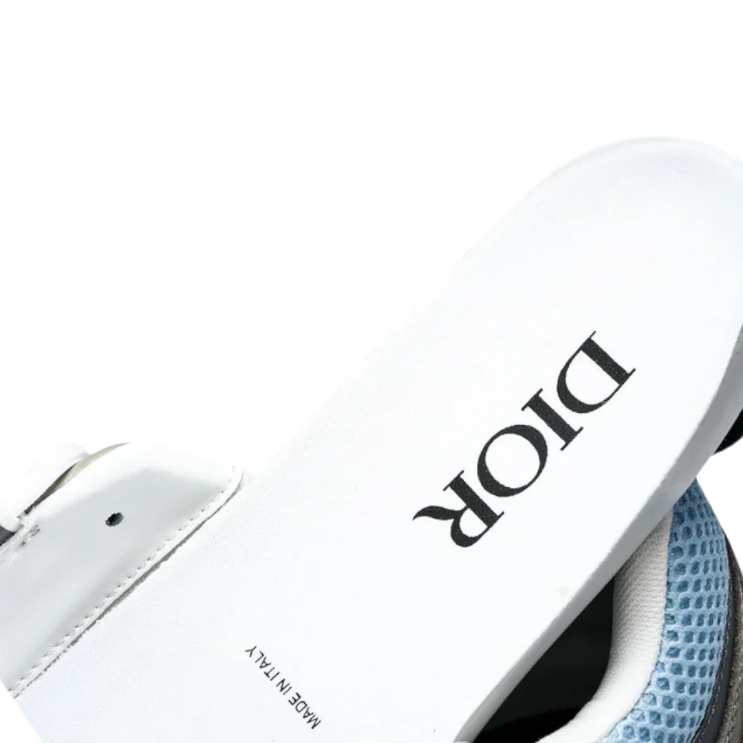 B22 'White Blue'