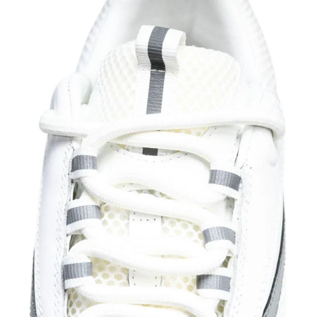 B22 'White Silver'