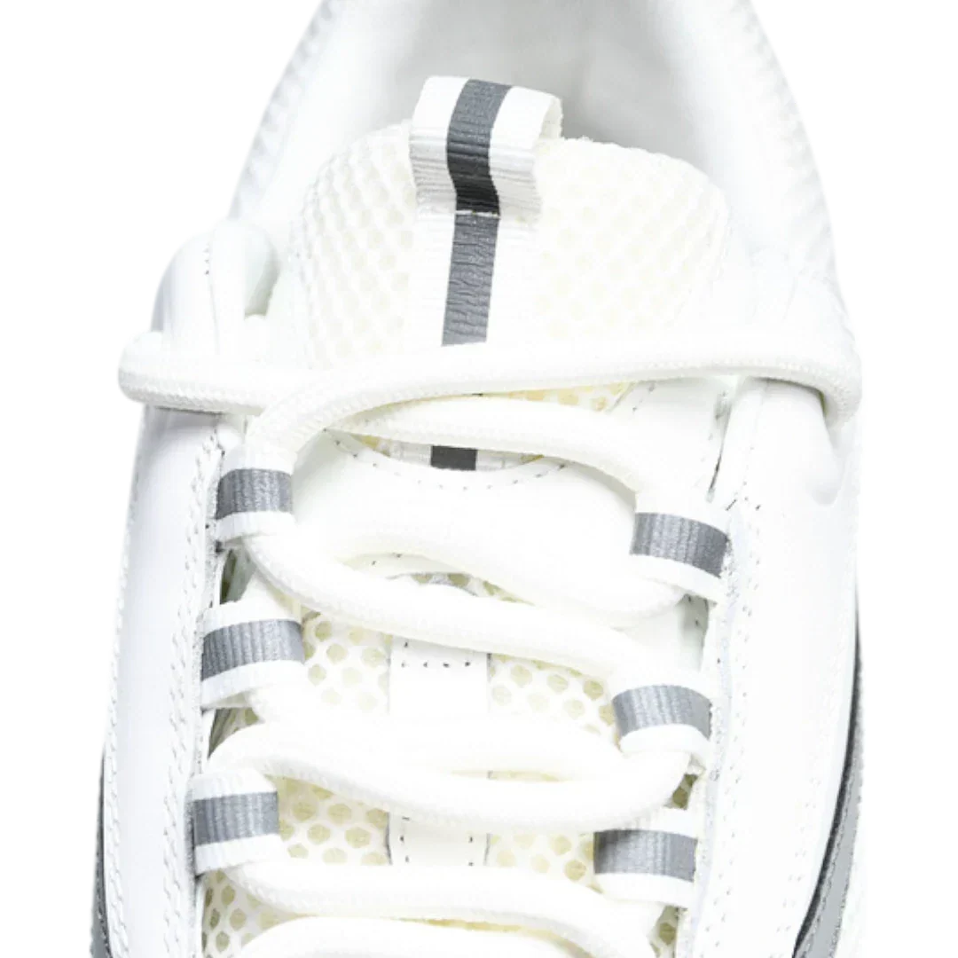 B22 'White Silver'