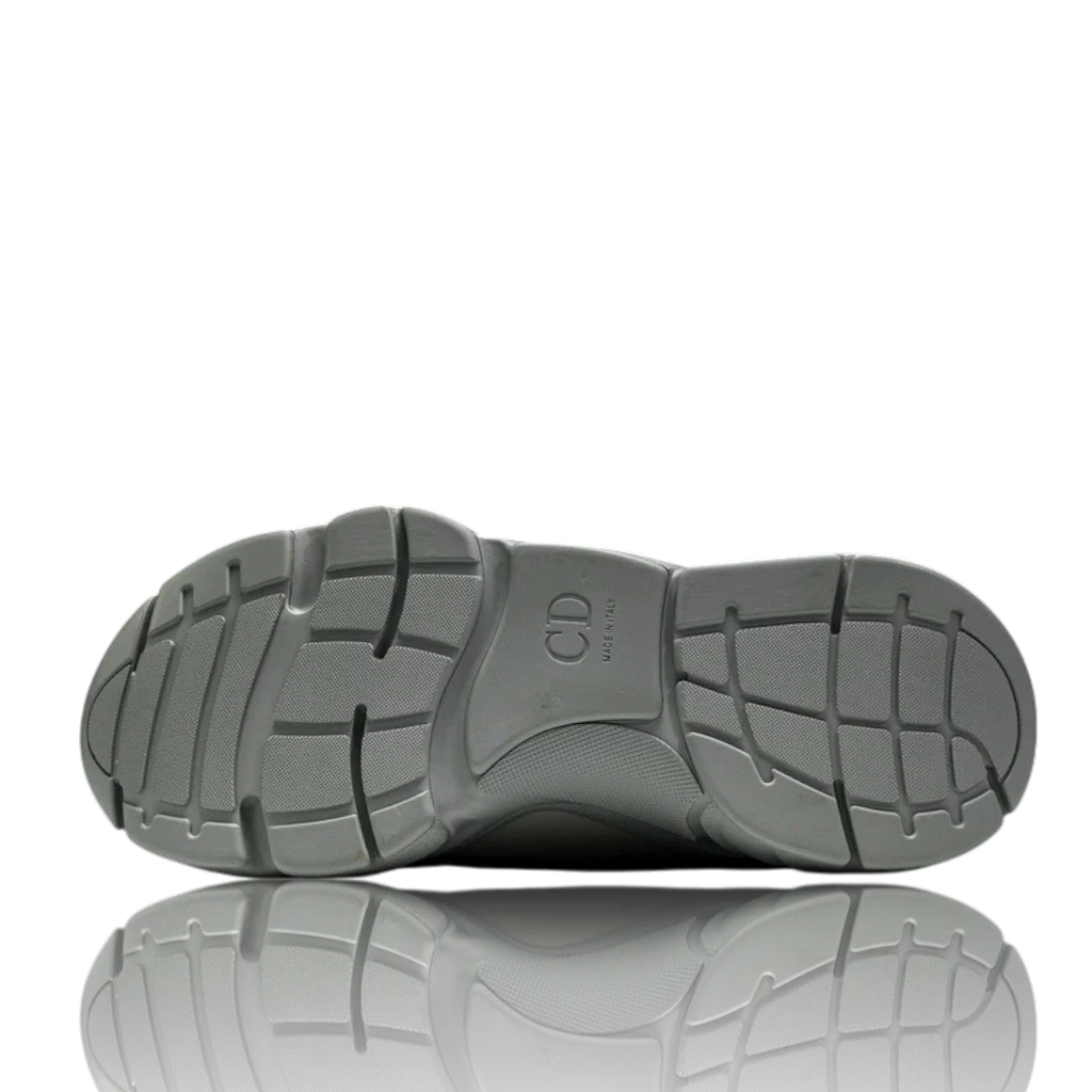 B22 'Triple Grey'