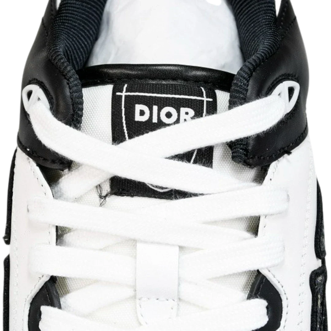 B57 Mid 'Oblique Black'