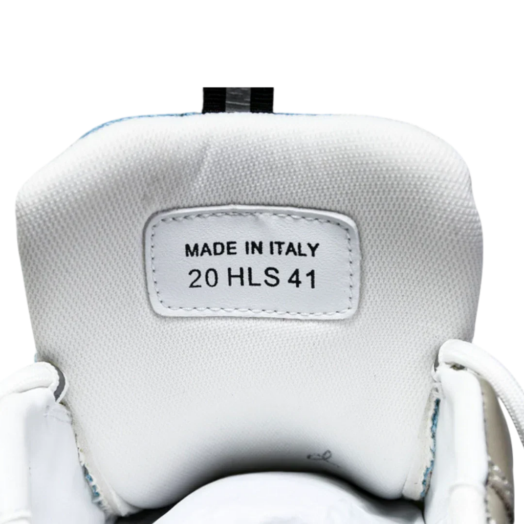 B22 'White Blue'