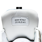 B22 'White Blue'