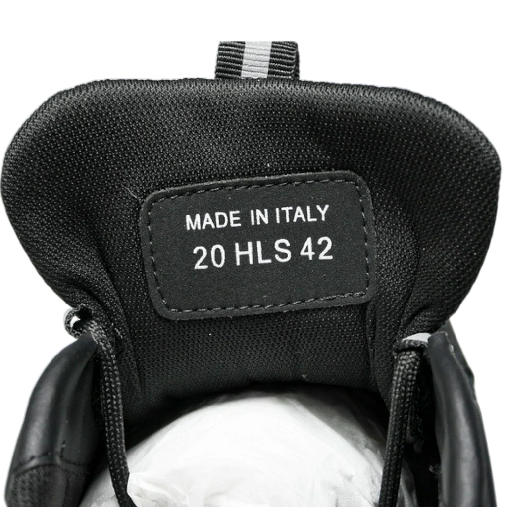 B22 'Reflective Black'