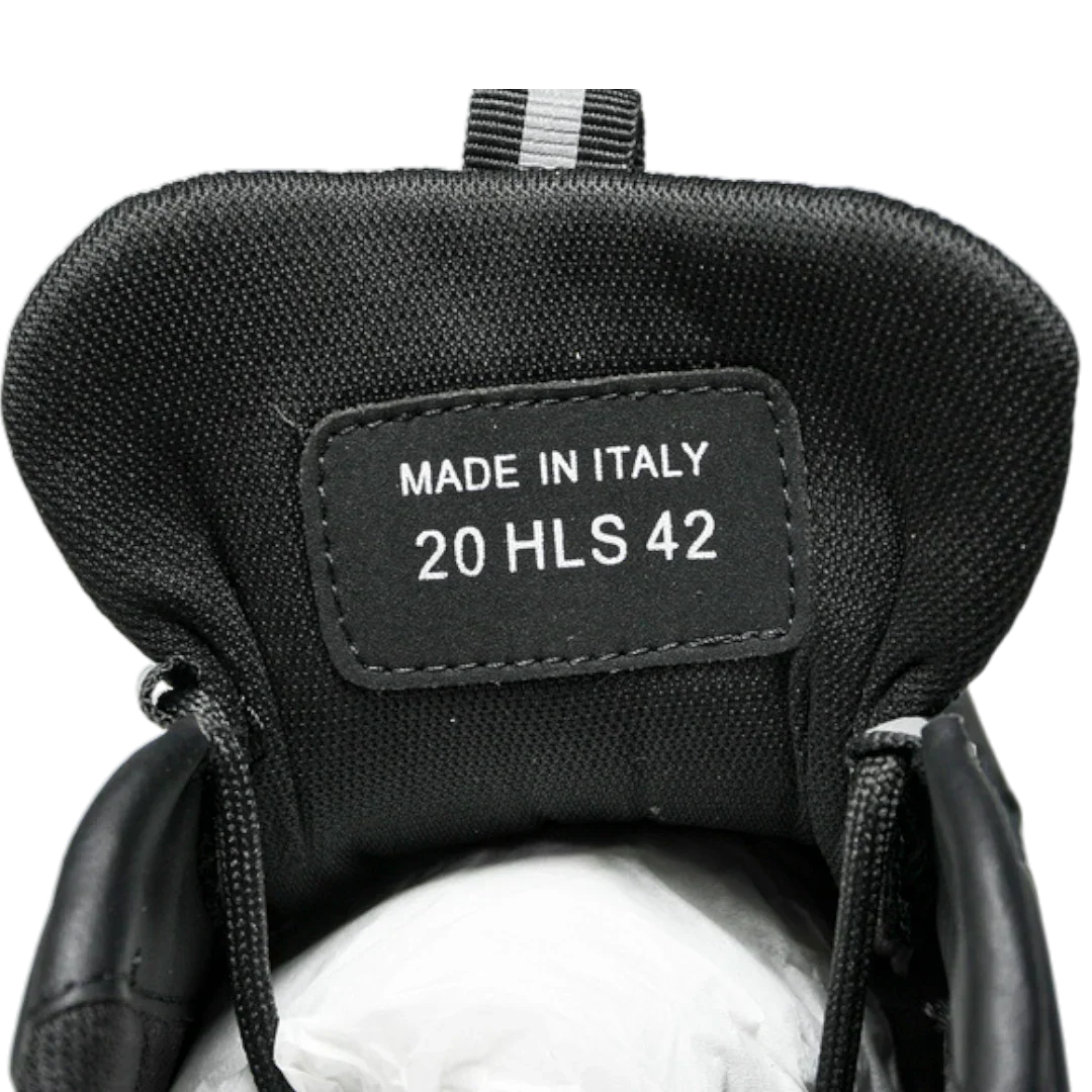 B22 'Reflective Black'