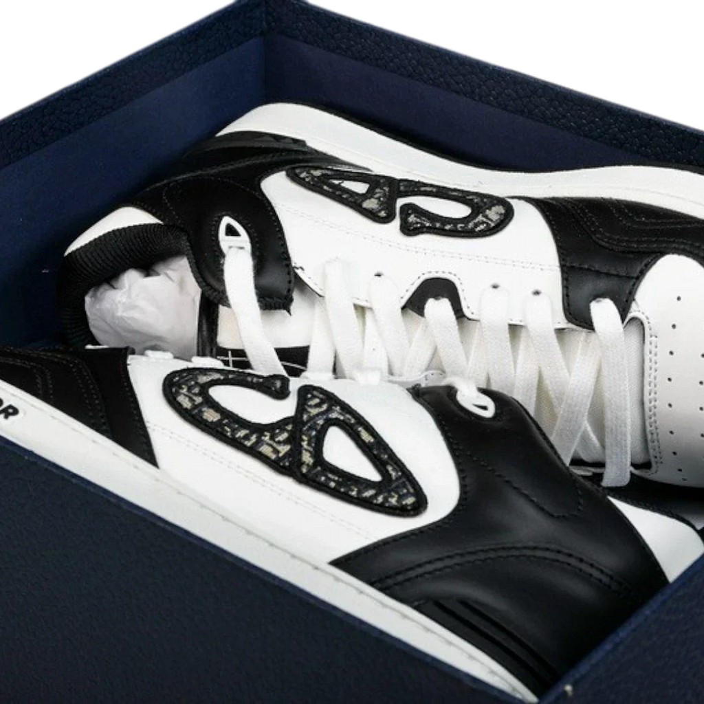 B57 Mid 'Oblique Black'