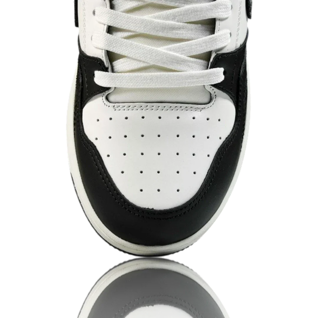 B57 Mid 'Oblique Black'