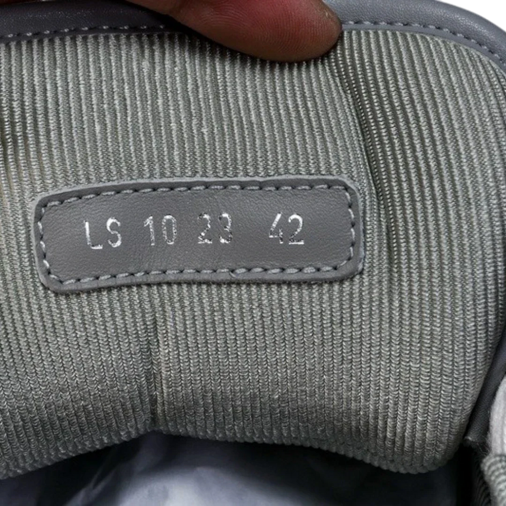 B57 Mid 'Oblique Grey'