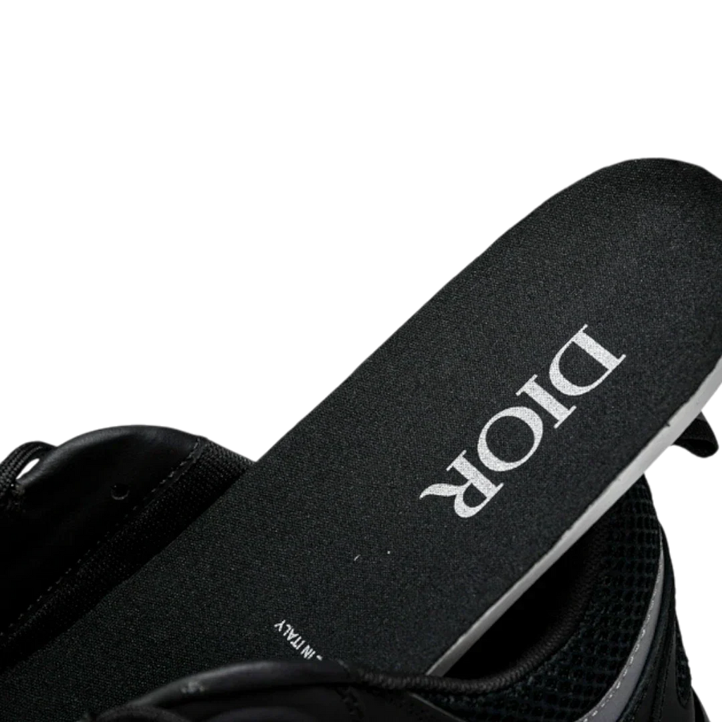 B22 'Black Silver'