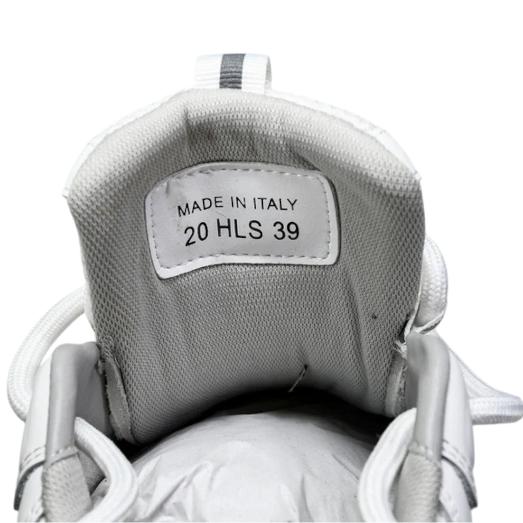 B22 'White Black'