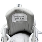 B22 'White Black'