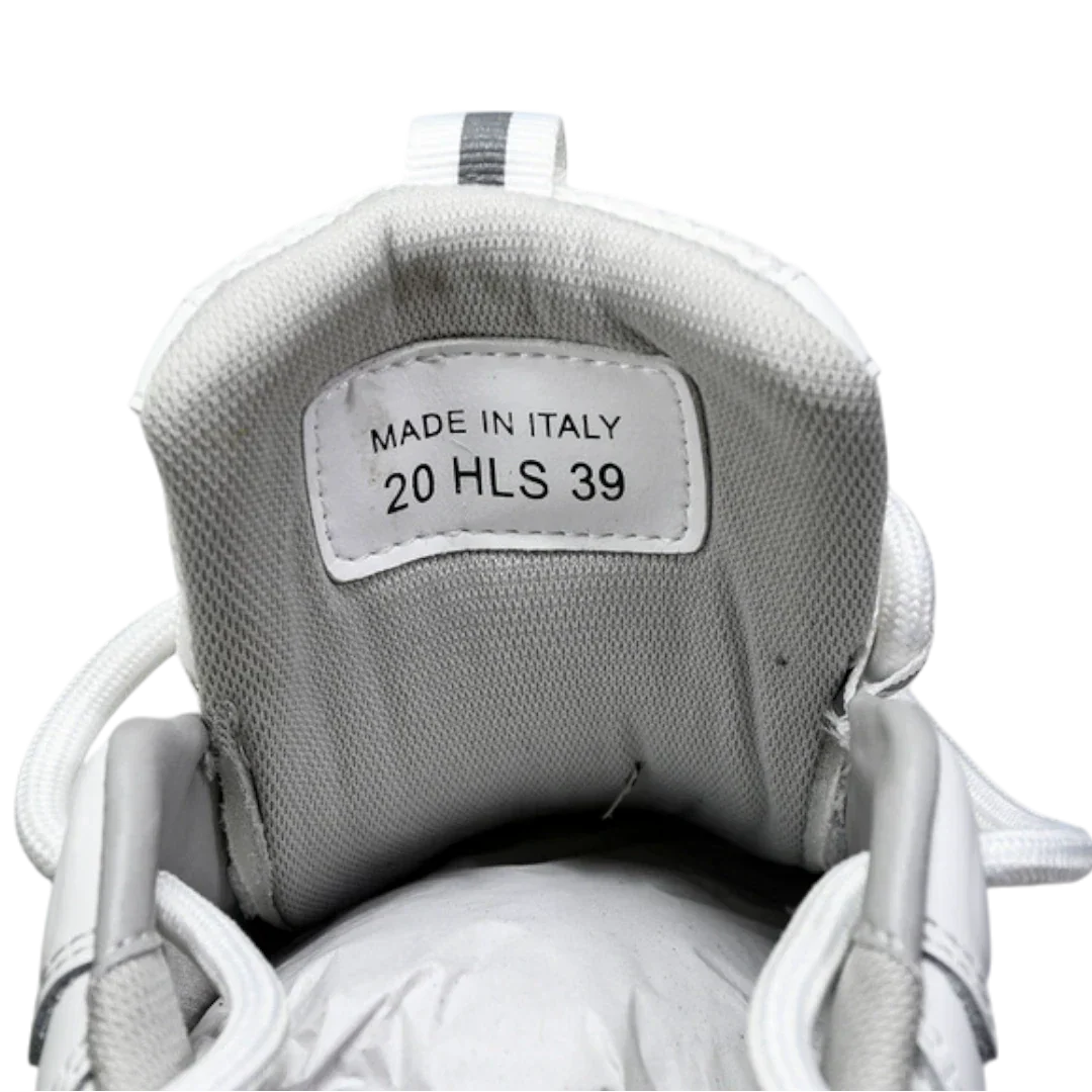 B22 'White Black'