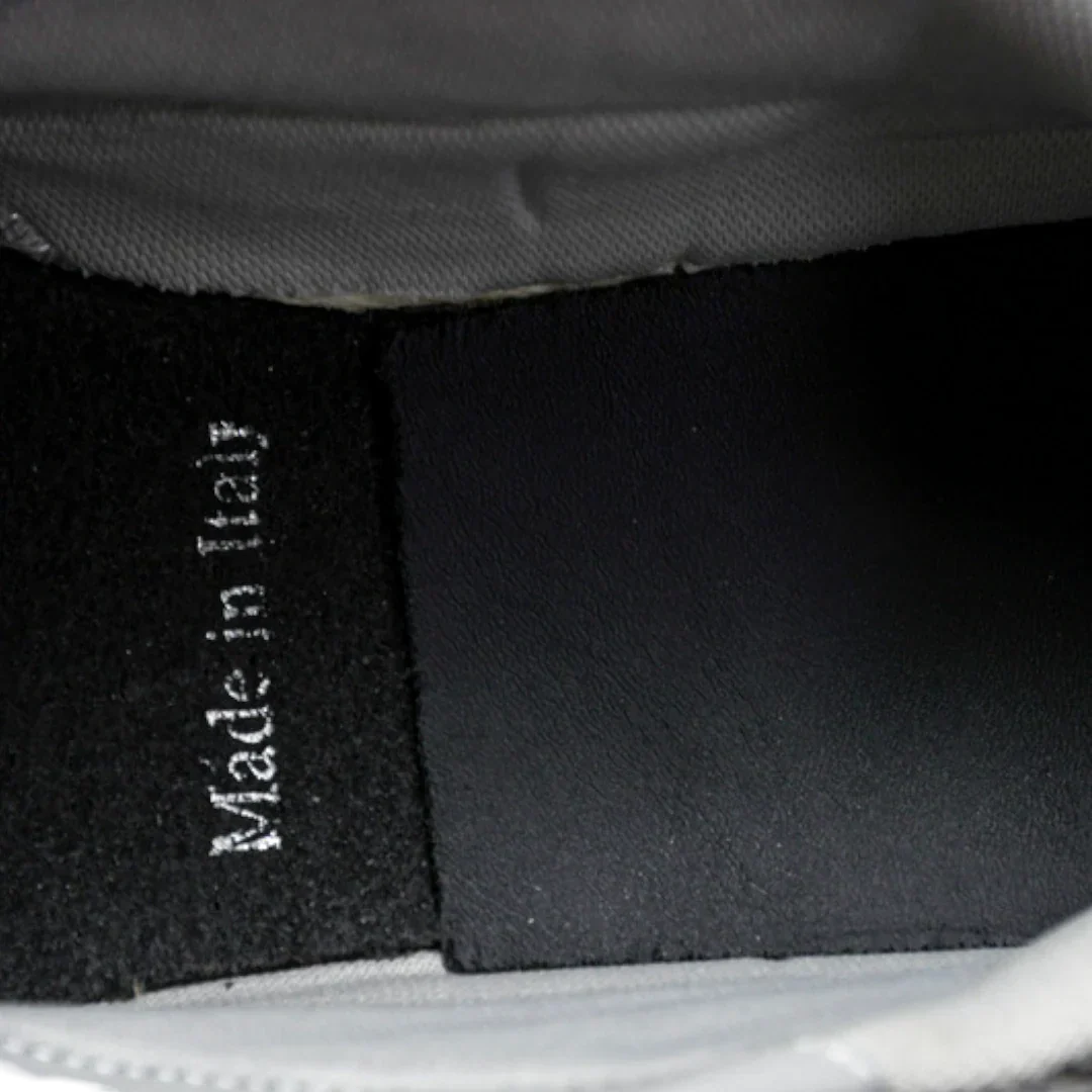 B22 'Triple Grey'