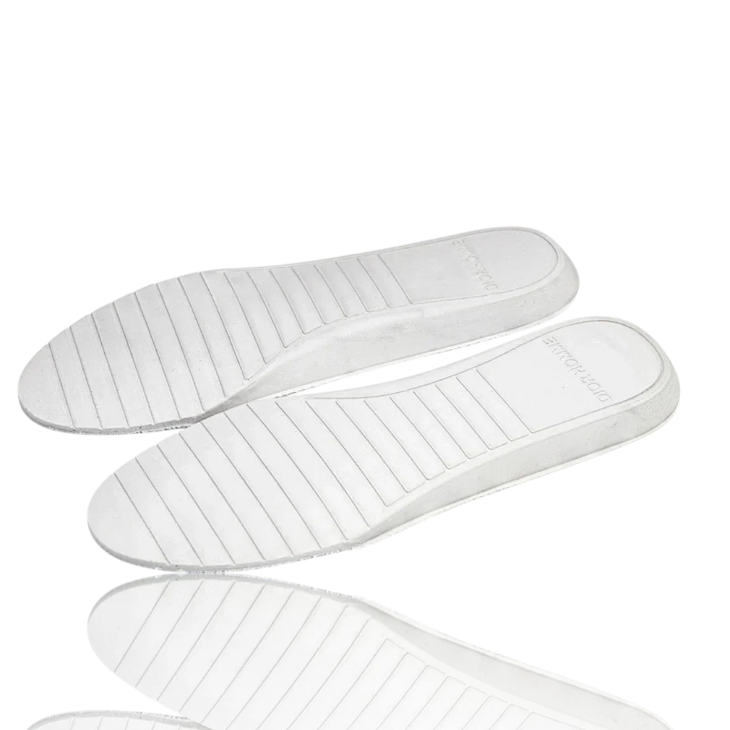 B22 'White Silver'