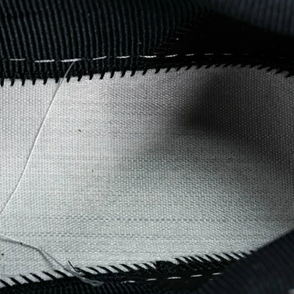 B57 Mid 'Oblique Black'