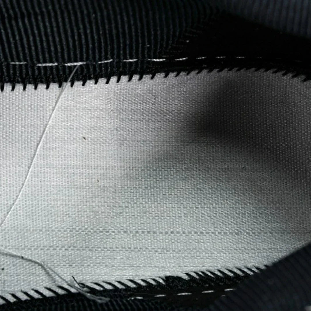 B57 Mid 'Oblique Black'