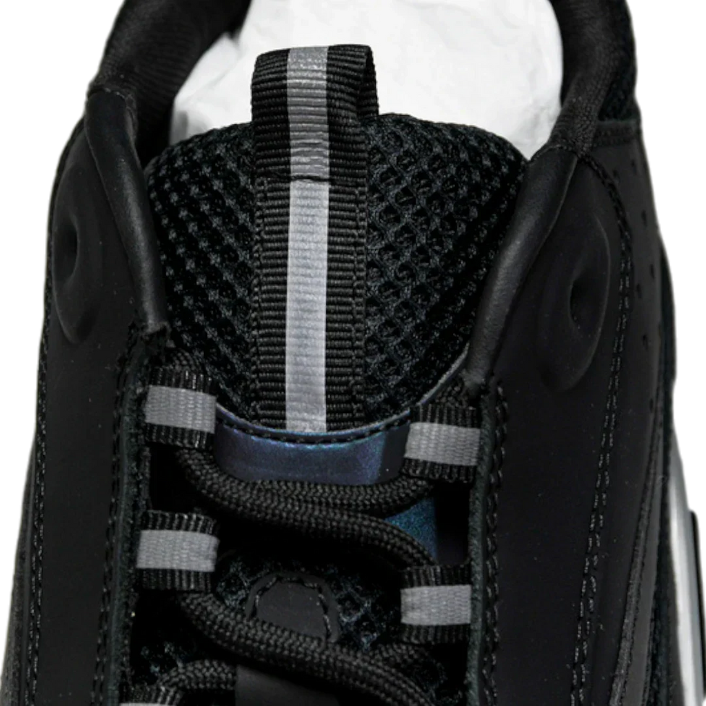 B22 'Reflective Black'