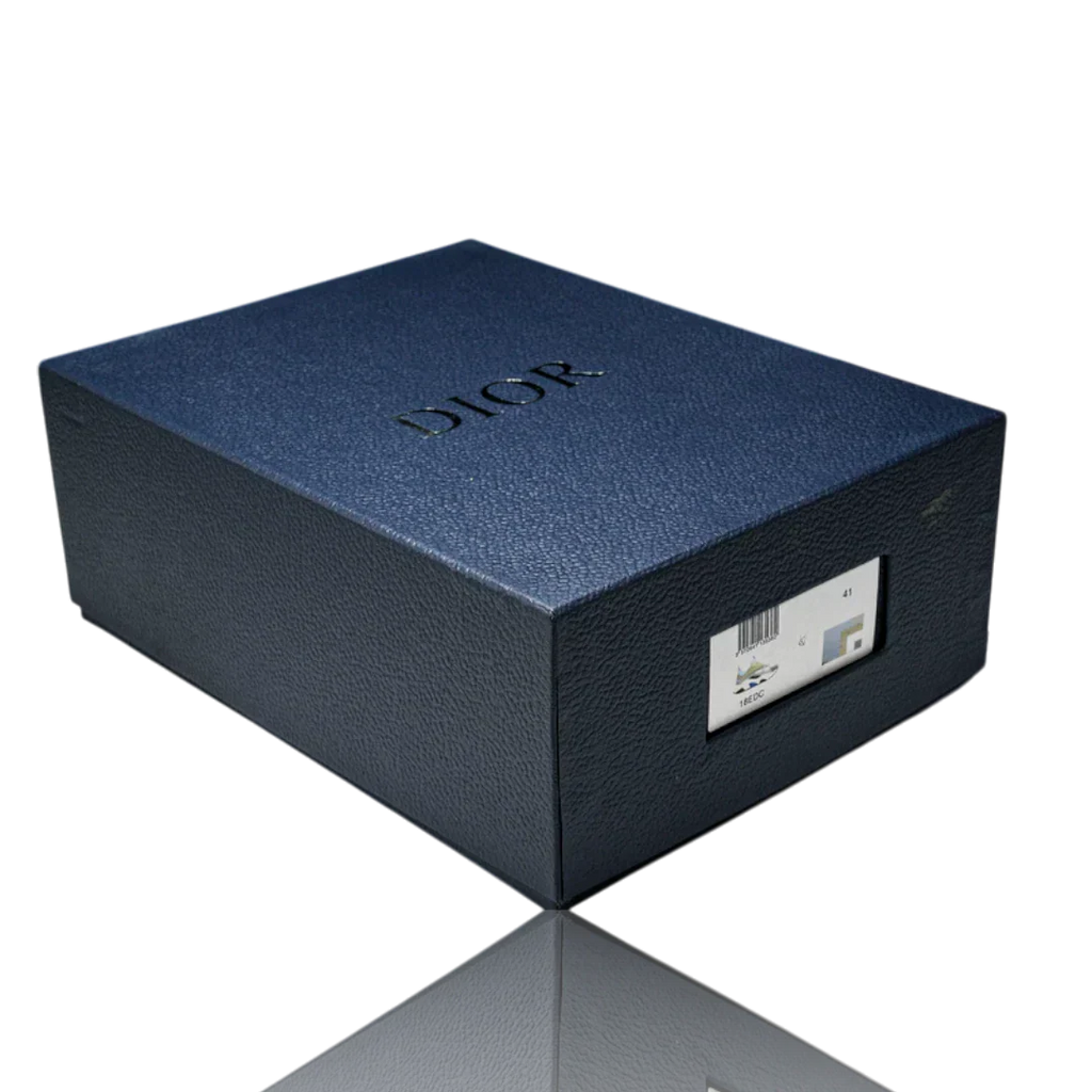 B22 'White Blue'