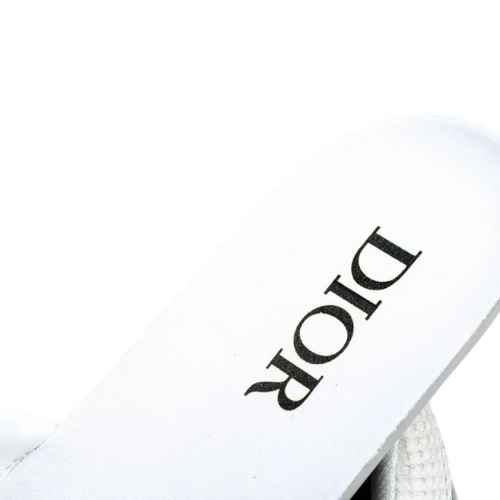 B22 'White Silver'