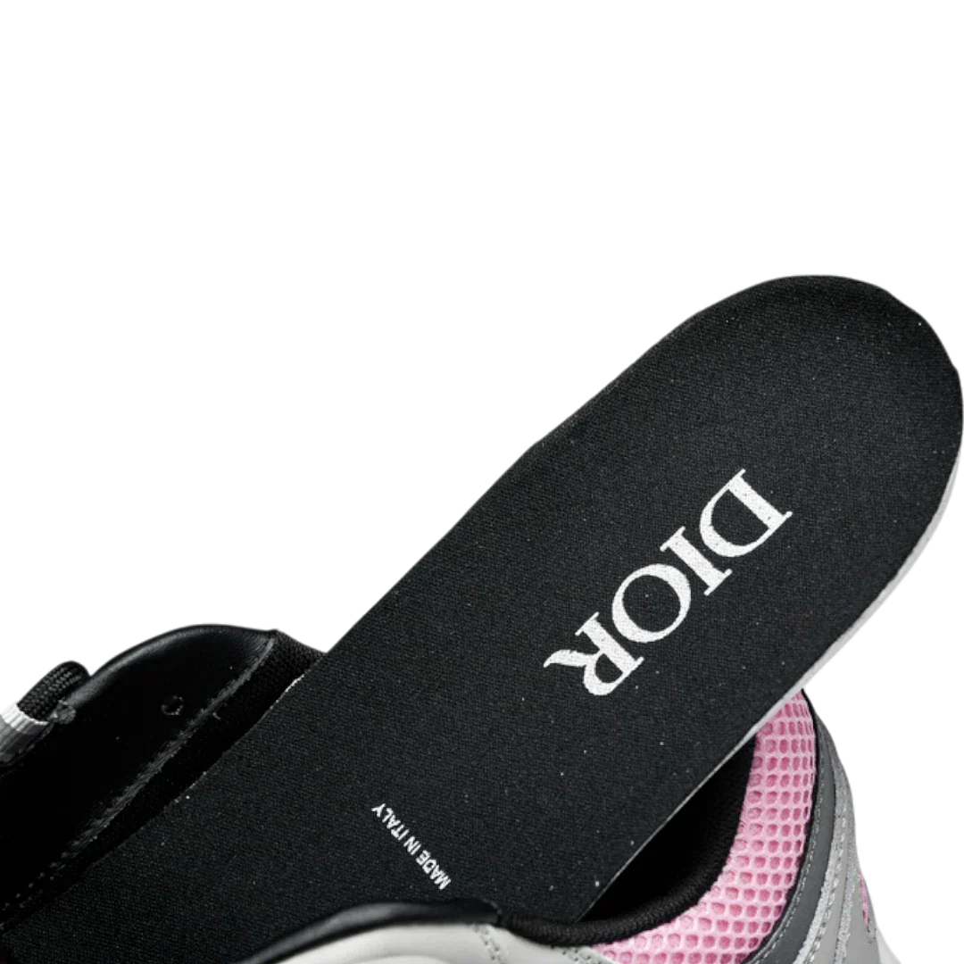 B22 'Pale Pink Grey'