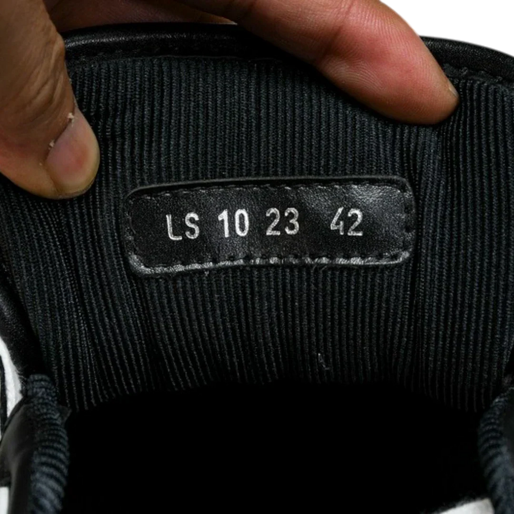 B57 Mid 'Oblique Black'